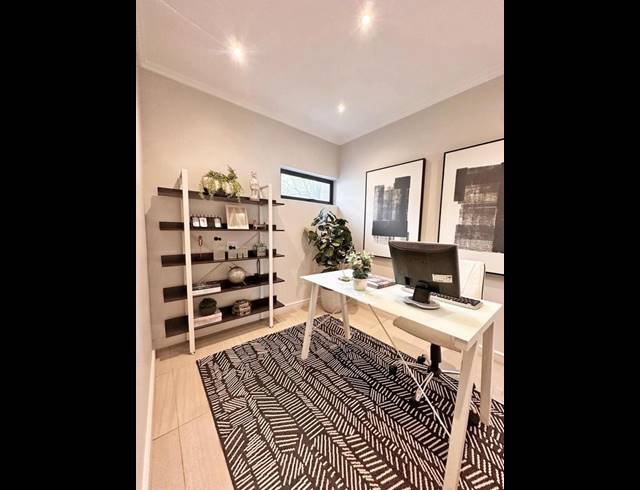 3 BEDROOM APARTMENT FOR SALE IN BRYANSTON